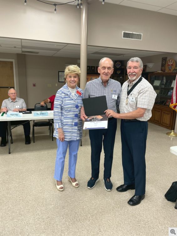 L-R Mary Ann & Bob Honzik, GK Gary Wolfer